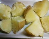 簡単♪レンチンDEじゃがバター塩辛のせ♪作り方3写真