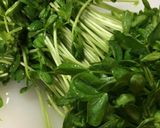 極旨味サラダ☆深煎りごまドレの豆苗サラダ作り方1写真