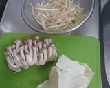 もやしキャベツとキノコのニンニク醤油和え作り方1写真