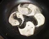 ハロウィンおばけ♪餃子の皮で☆*。作り方2写真