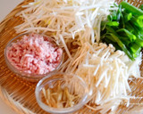 もやしと豚ひき肉の食べる中華風スープ鍋作り方1写真