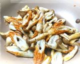 節約あと一品☆キノコ竹輪のガリバタ炒め♪作り方3写真
