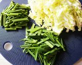 白菜とにんにくの芽のホットサラダ♡作り方1写真