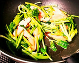 ほうれん草ウインナーと卵のバター醤油炒め作り方3写真