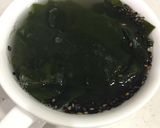 超簡単！忙しい朝に☆ダシダでわかめスープ作り方1写真