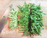 簡単！お財布に優しい♡豚肉と豆苗のサラダ作り方1写真
