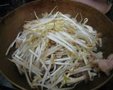 肉にらもやしの月見丼作り方3写真