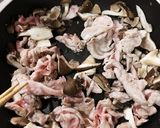 簡単!豚肉とキノコのネギ塩炒め✨作り方5写真