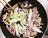 簡単!豚肉とキノコのネギ塩炒め✨作り方6写真