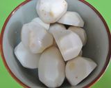 里芋と油揚げのダシ昆布で煮っ転がし作り方1写真