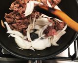 鍋ひとつで簡単！ビーフストロガノフ♬作り方2写真