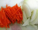 我が家の定番*玉ねぎと人参の玉子炒め作り方1写真