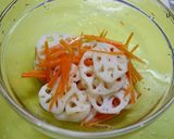 レンジで簡単！レンコンと人参の酢の物作り方1写真