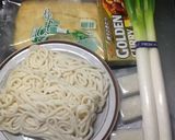 お餅入り油揚げと長ネギのカレーうどん作り方1写真