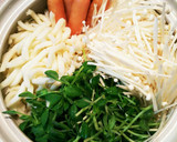 土鍋で簡単！えのきと豆苗のミルクうどん鍋作り方5写真