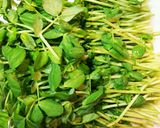 土鍋で簡単！えのきと豆苗のミルクうどん鍋作り方1写真