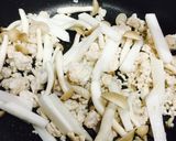 シメジと山芋のピリ辛味噌甘ダレ鶏そぼろ作り方2写真