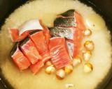 炊飯器で 秋鮭と銀杏の炊き込みご飯作り方3写真