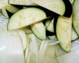 鶏肉と茄子と玉ねぎのニンニク味噌炒め作り方2写真