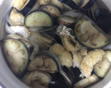 ナスと玉ねぎと油揚げのみそ汁作り方2写真