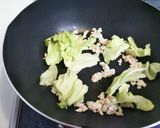 鶏ひき肉とキャベツのワンポットパスタ作り方2写真