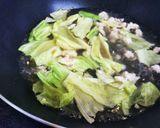 鶏ひき肉とキャベツのワンポットパスタ作り方3写真
