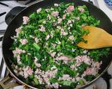 大根の葉と豚ひき肉の炒め物作り方2写真