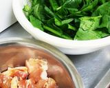彩り鮮やか♪鶏ももとほうれん草と玉子炒め作り方1写真