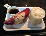 サツマイモとレンコンの黒酢炒め作り方1写真