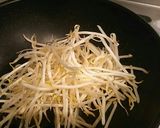 モヤシのチーズ&パン粉炒め✨作り方1写真