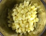 ヘルシーな、ポテトと豆のコンソメスープ作り方1写真