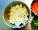 鮭フレークと枝豆のカラフルおむすび♥作り方3写真