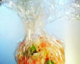 鮭フレークと枝豆のカラフルおむすび♥作り方6写真