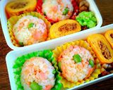 鮭フレークと枝豆のカラフルおむすび♥作り方7写真