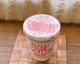 カップ麺にフタをする。作り方3写真