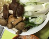 鶏団子ときのこの鍋〆は酸辣湯作り方1写真