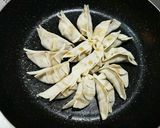 おうちで 簡単 パリパリ餃子 の 焼き方作り方2写真