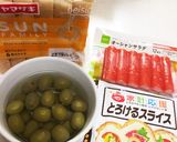オリーブの実とカニカマで☆チーズトースト作り方1写真