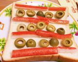 オリーブの実とカニカマで☆チーズトースト作り方5写真