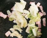 白菜の漬け物とベーコンの油炒め作り方4写真