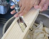 簡単ヘルシー!フリル野菜のハーブ鍋作り方1写真