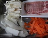 豚肉・大根・人参・エノキの豆乳鍋～１人分作り方1写真