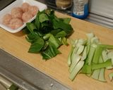 チンゲン菜と鶏団子の野菜炒め作り方2写真