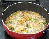 簡単おかず♪豚肉と豆苗の卵とじ煮作り方3写真