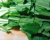 朝食にも！小松菜としめじと白滝のお味噌汁作り方1写真