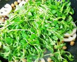 ✨レンコンと豆、豆苗の炒め✨作り方3写真