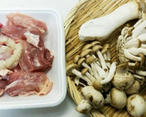 ✨鶏もも肉と茸のオイスターカレー炒め✨作り方1写真