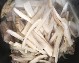 牛すじとごぼうの味噌生姜炒め作り方3写真