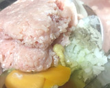 鶏団子赤みそ鍋 〜鍋の素を使って〜作り方1写真