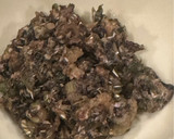 蕗のとうの油で炒めるコクあり蕗味噌！作り方3写真